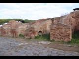 01489 ostia - regio ii - insula vi - casa del soffitto dipinto (ii,vi,5-6) - via della corporazzioni - laeden (2 bis 5 von norden) - 12-2018.jpg